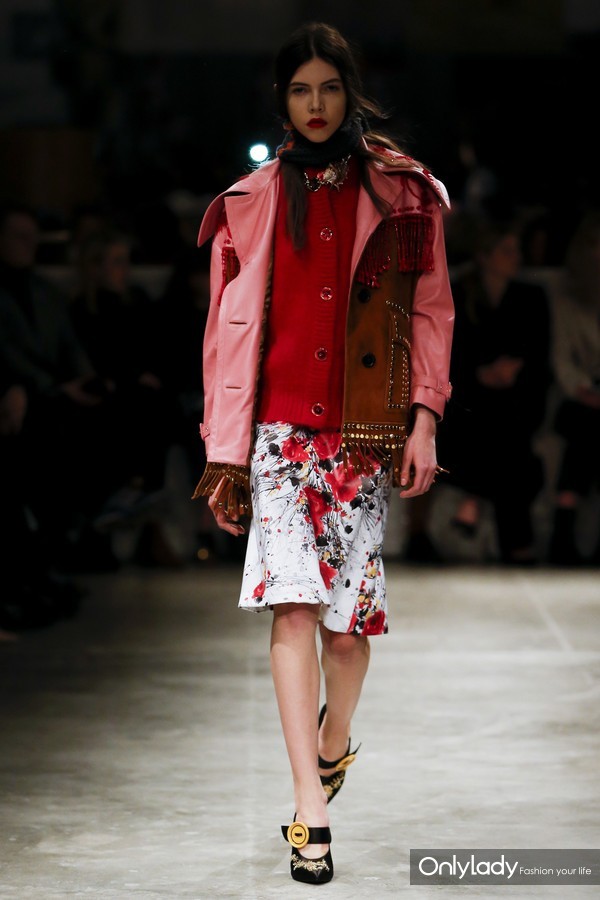 prada今夏最值得入手的包包,prada哪款包最值得入手