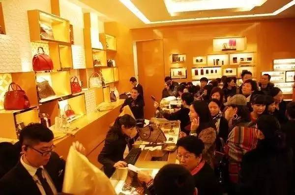 gucci鍝鍋滀骇,guccilv鍗栦笉鎺夌殑澶х墝琛ｆ湇