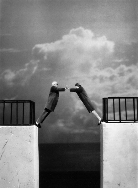 情侣吵架打了男朋友如何认错,情侣吵架不小心扇男友