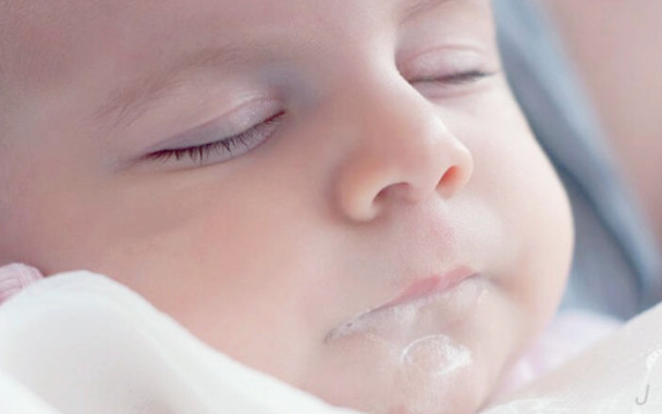 产后奶水少的最快解决方法,产后奶水少还奶漏怎么解决