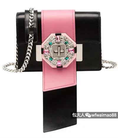 dior和lv包包选哪个,dior与prada的区别