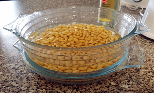 黄豆怎么炖得软烂,黄豆炖猪蹄怎么不粘