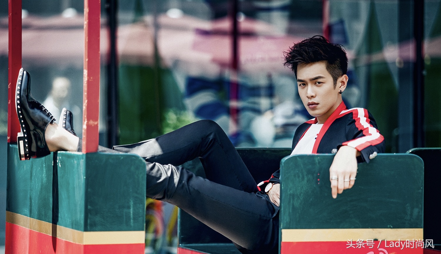 妮可基德曼穿红色高开叉长裙,妮可基德曼04年奥斯卡红毯