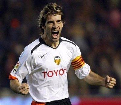 喊罗纳尔多名字的解说,叫罗纳尔多的足球明星