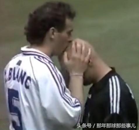 两届世界杯踢丢点球巴乔扼腕痛惜,98年世界杯法国vs意大利点球大战