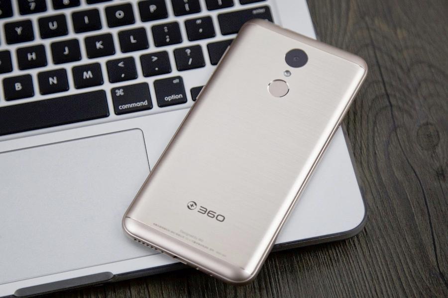 4000mAh+6GB运存!仅售1399的360手机N5评测