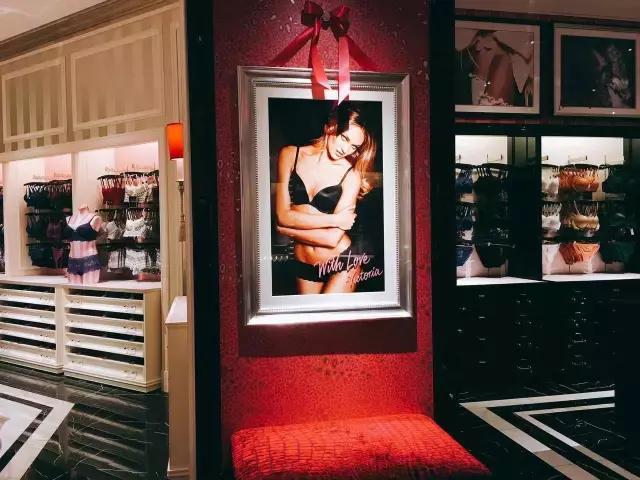 探店！成都维秘旗舰店深度揭秘，愿今晚你们都是天使！