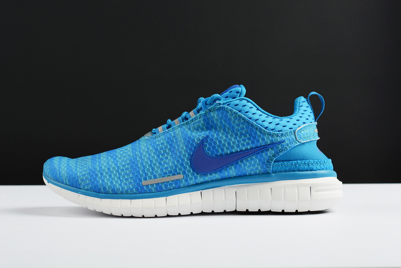 把握早春混搭新意，简简单单运动鞋也能“搞事情”