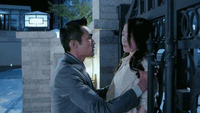 《云巅之上》已向你发送娱乐圈生存宝典，收好不谢！