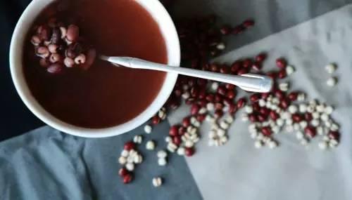 湿气重的人一看症状知道了,湿气重的17种症状99%的人都中招了