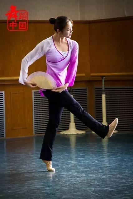 古典舞基本功16个动作背影,古典舞完整版3分钟有基本功