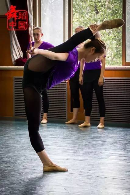 古典舞基本功16个动作背影,古典舞完整版3分钟有基本功