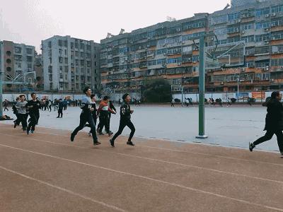 穿上校服，再去蚌埠这所学校走一遍，满满的回忆……