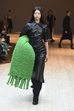 娆ч槼濞滃宸撮粠涓栧鍚屾,娆ч槼濞滃鍧庤偐浠挎