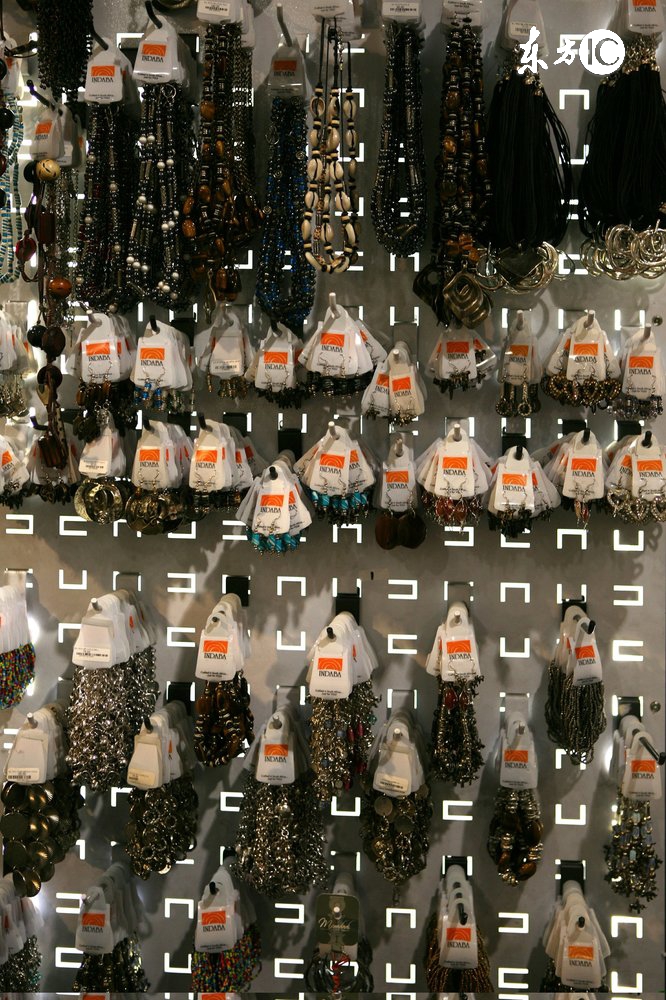 打耳洞的地方一直流脓怎么办,女生刚打完耳洞需要给她准备什么