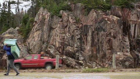 扛着沙发前进,扛着沙发去旅游