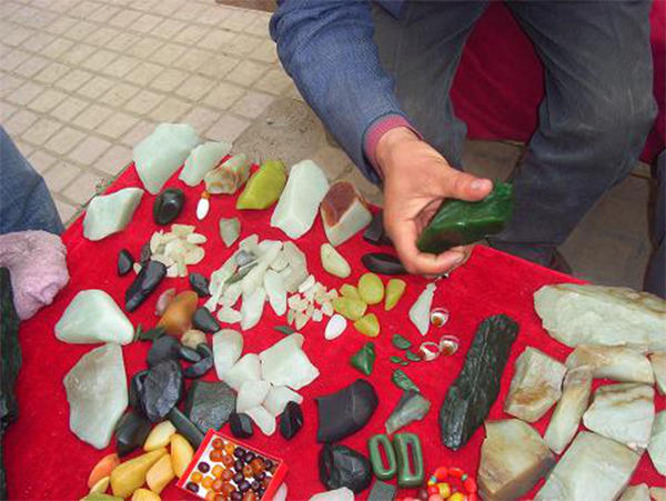 和田墨玉桃花石值钱吗,桃花石和田玉