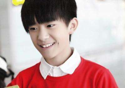 陈伟霆爱健身鹿晗喜欢足球，同是小鲜肉易烊千玺却对手串情有独钟