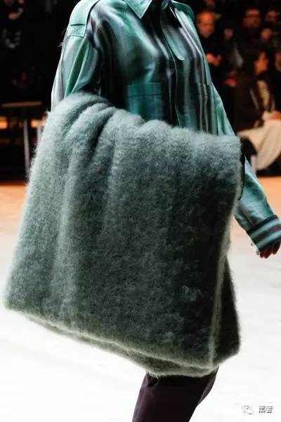 valentino2021秋冬时尚系列,valentino秋冬系列