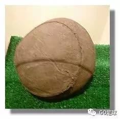 戴帽子踢足球,戴帽子踢球