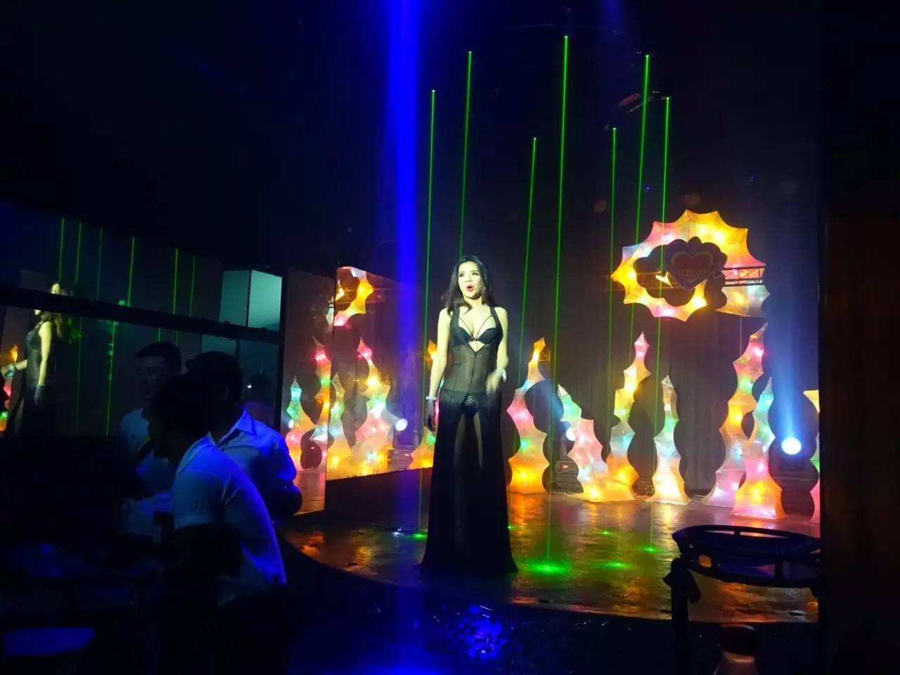 普吉岛酒吧里那个“神秘”的缅甸小帅哥