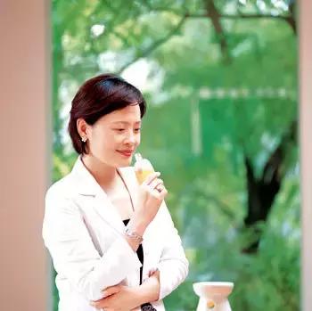 皮肤美容用什么书,女性必备的美容书籍