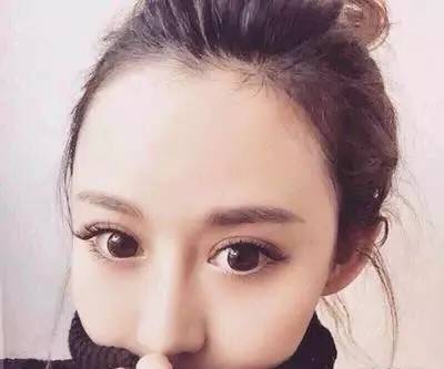 纹眉一年后掉色成红色是怎么回事,纹眉后掉色成红色对运势有无影响