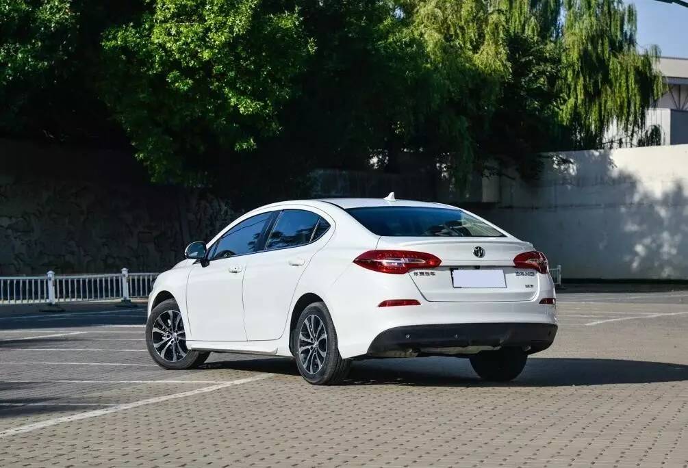 外观内饰逆天不输宝马和路虎,外观堪比越野车