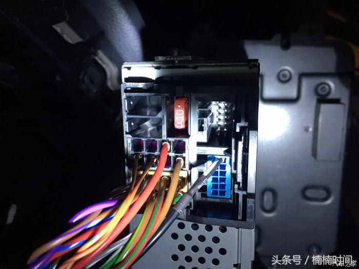 在德赛西威MIB上开通倒车视频加装倒车摄像头，附加示意电路图