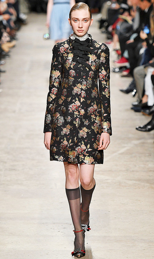 袜子配高跟鞋太时髦了,高跟鞋配什么袜子穿