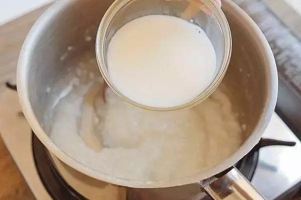 宋美龄抽烟喝酒玩麻将，活到106岁还肤白貌美，秘方来自一碗粥