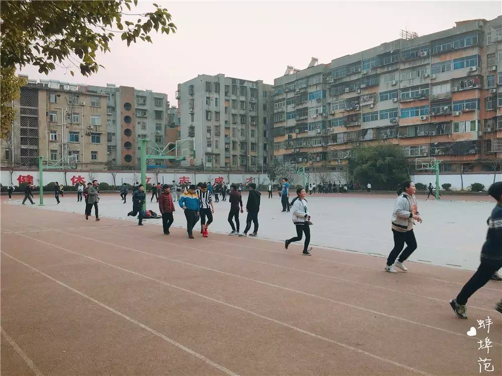 穿上校服,再去蚌埠这所学校走一遍,满满的回忆……