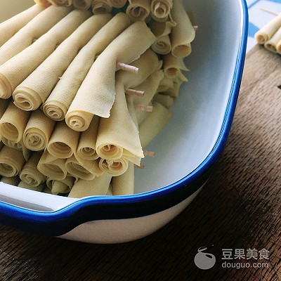 卤干豆腐卷老东北美食,豆腐卷小时候的味道