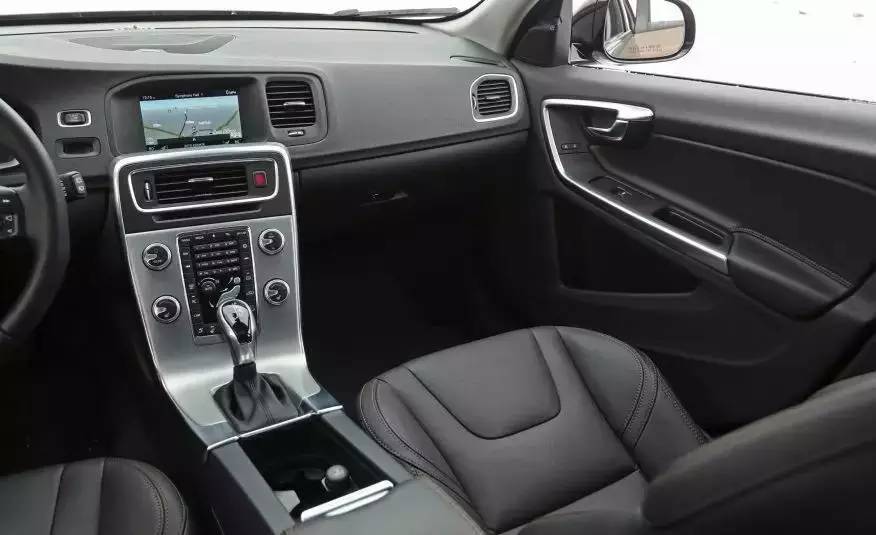 沃尔沃v602022款评测,沃尔沃v60最新款试驾视频