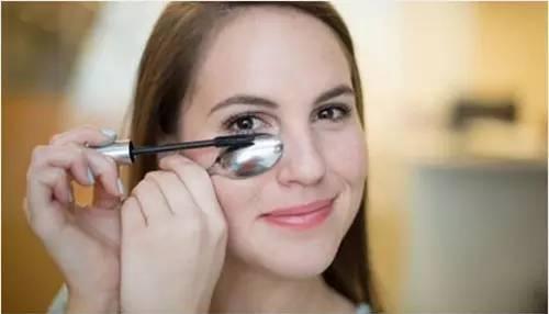 为啥现在化妆很少用睫毛膏了,化妆这么多年竟然都错了