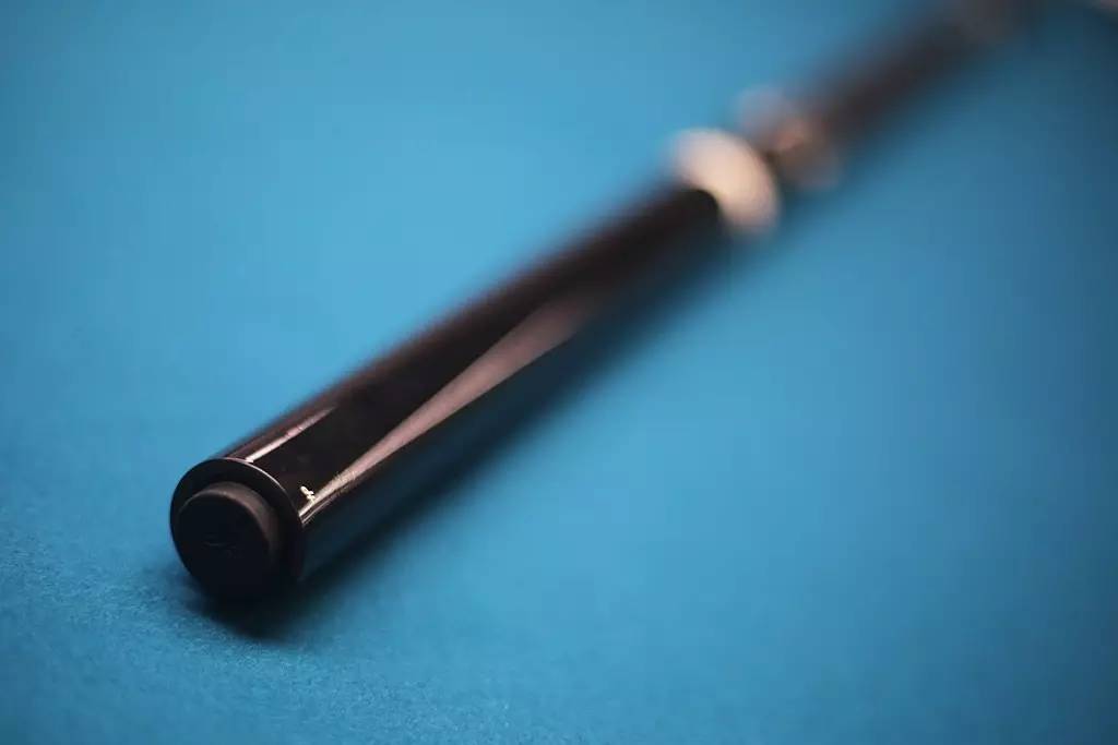 世界台球冠军杨帆,杨帆台球用的什么球杆