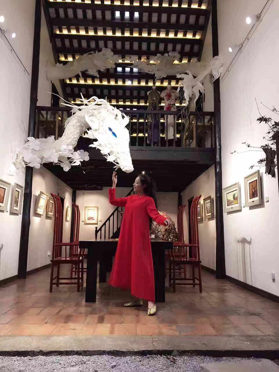 她“玩”纸六年，用纸艺让白龙重现广州聚龙古村