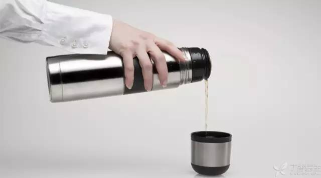 不锈钢水杯喝水危害,劣质不锈钢水杯中毒的症状