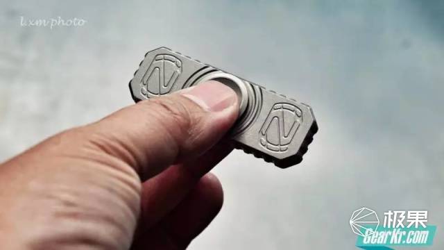 陀螺风靡世界,实用的指尖陀螺