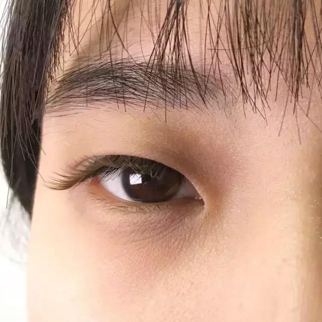怎么样贴假睫毛才是正确的,贴假睫毛原来如此简单