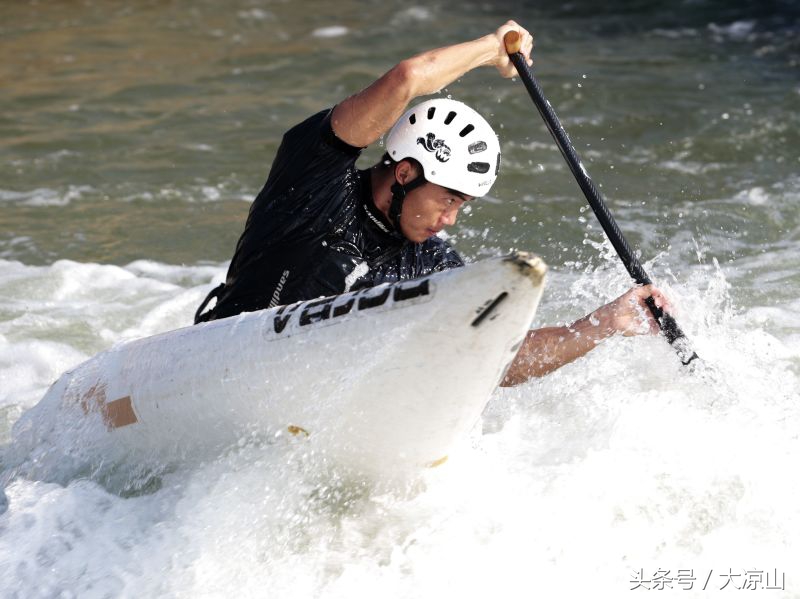 四川凉山灵魂舞者,浪尖上的舞者三亚