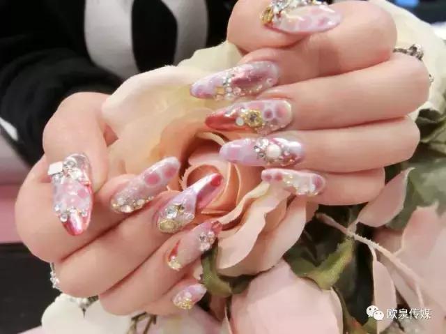 车厘子色美甲样式图片长款,手指短粗适合什么样式的美甲