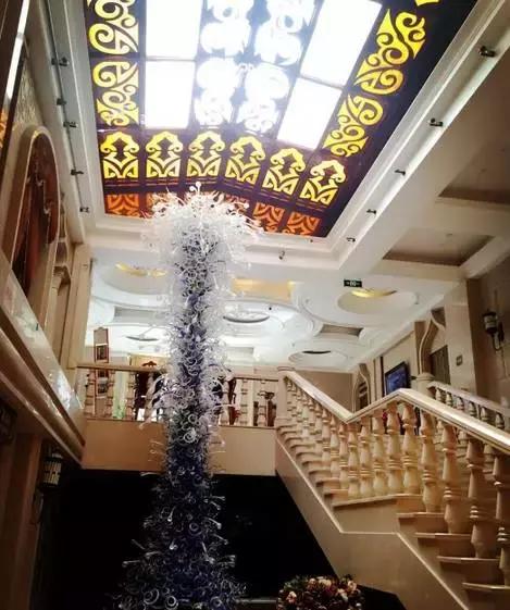 一起泡温泉的奢侈的享受,夏日一起泡温泉