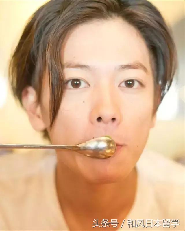 佐藤健生活中究竟是个什么样的人,佐藤健被评为最想拥有的容貌之一