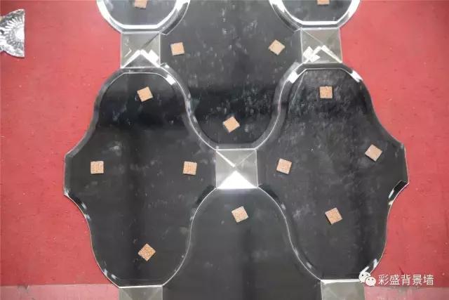 墙上挂镜子上玻璃胶怎么处理,墙壁上装大镜子一定要打玻璃胶吗