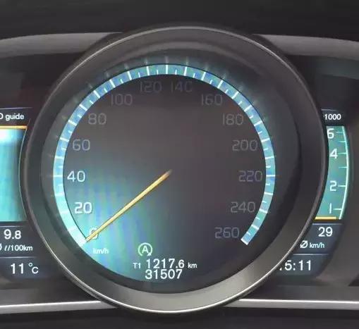 十代思域豪华版定速巡航 (10代思域尊贵版自动巡航)