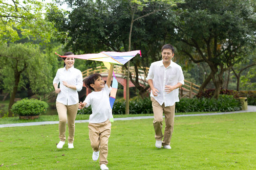 春游带孩子出游需要准备哪些东西,寒假带孩子出游注意事项和安全