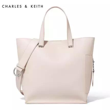 这几款包包让你美腻一个冬季,这几款包包让你一包背进时尚圈