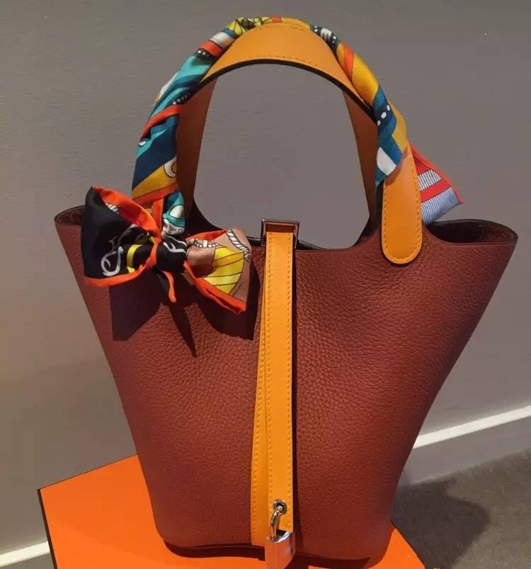 跟着艺术家学穿搭,跟艺术家学穿搭三组时髦颜色