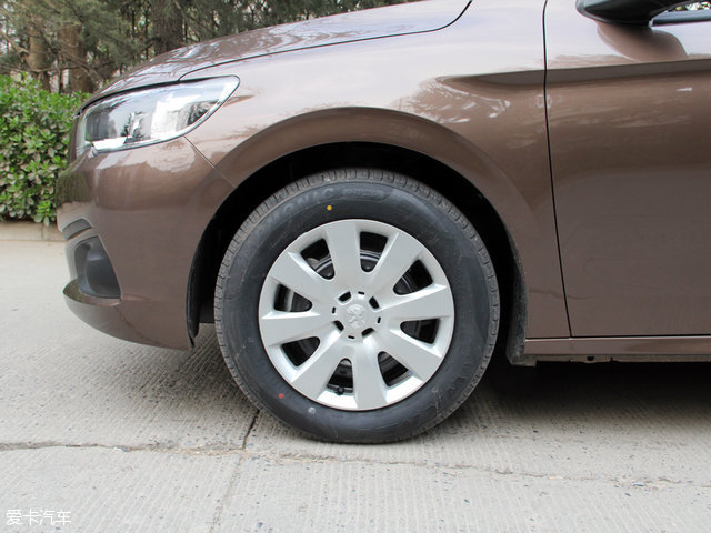 标致3012016款1.6l自动尊崇版,中期改款大变样